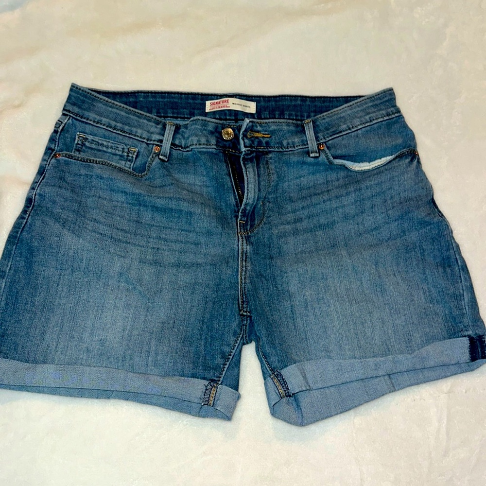 Women’s Signature by Levi Strauss Mid-Rise Shorts, Button Up, SZ 12
